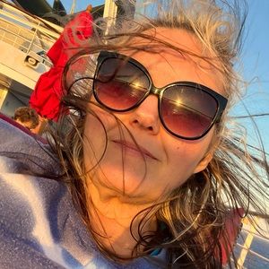 Meet your Posher, Jewls